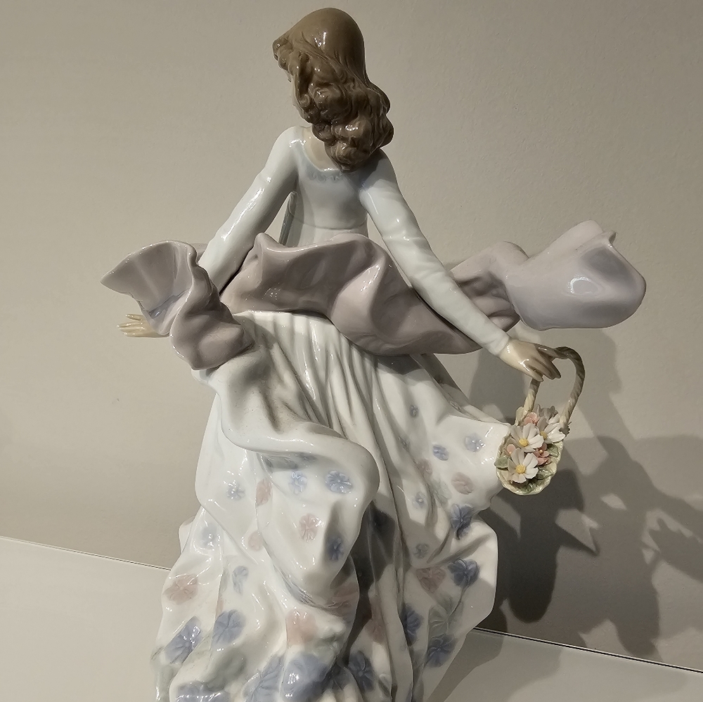 Lladro Spring Splendor #5898 - Retired - Picture 4 of 6